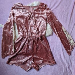 🧁 Pink crushed velvet romper